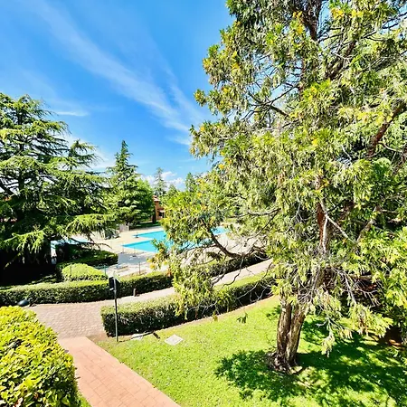 Crono Apt-200m Dal Di Garda Con Piscina アパート