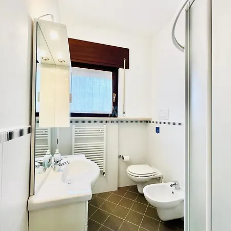 Crono Apt-200m Dal Di Garda Con Piscina アパート シルミオーネ