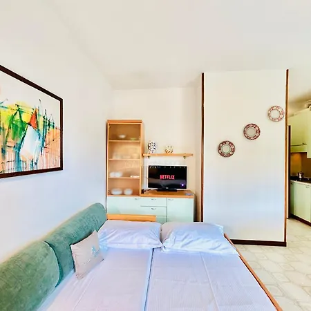 Crono Apt-200m Dal Di Garda Con Piscina アパート *